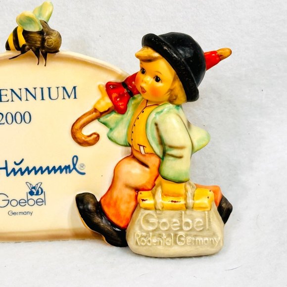 Goebel Hummel #900 Merry Wanderer Plaque w/Bee - Exclusive 1999 - Picture 2 of 12
